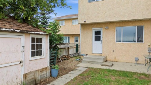 4808 Landsdown Avenue, Blackfalds, AB - Outdoor With Exterior