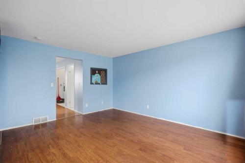 4808 Landsdown Avenue, Blackfalds, AB - Indoor Photo Showing Other Room