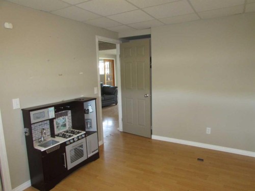 5204 Landsdowne Avenue, Blackfalds, AB - Indoor Photo Showing Other Room