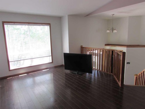 5204 Landsdowne Avenue, Blackfalds, AB - Indoor Photo Showing Other Room