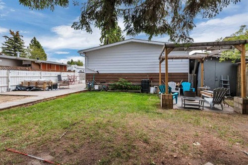 32 Sandstone Avenue, Lacombe, AB 