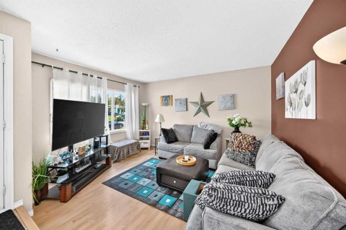 69 Gregson Crescent, Red Deer, AB - Indoor Photo Showing Living Room