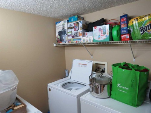 595-100 Jordan Parkway, Red Deer, AB - Indoor Photo Showing Laundry Room