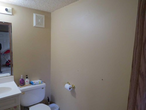 595-100 Jordan Parkway, Red Deer, AB - Indoor Photo Showing Bathroom