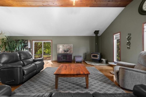 48075-Range Road 194 Range, Rural Camrose County, AB - Indoor Photo Showing Living Room With Fireplace