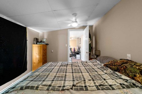 4704 50 Avenue, Killam, AB - Indoor Photo Showing Bedroom