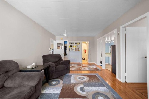 4704 50 Avenue, Killam, AB - Indoor Photo Showing Living Room