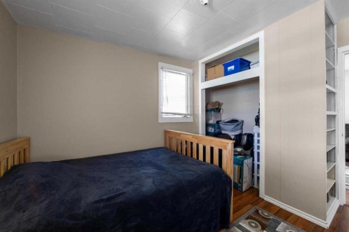 4704 50 Avenue, Killam, AB - Indoor Photo Showing Bedroom