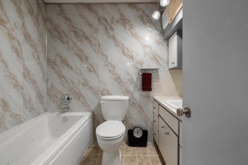4704 50 Avenue, Killam, AB - Indoor Photo Showing Bathroom