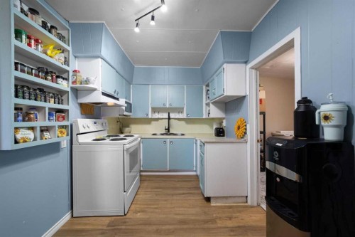 4704 50 Avenue, Killam, AB - Indoor Photo Showing Kitchen