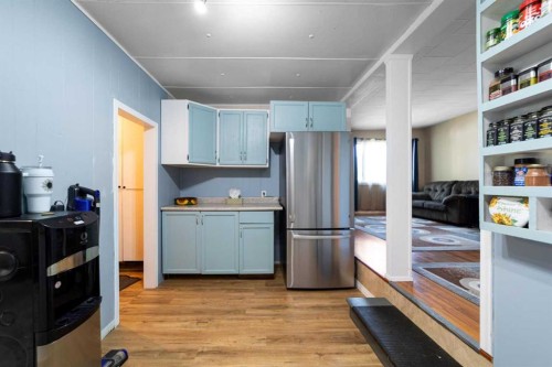 4704 50 Avenue, Killam, AB - Indoor Photo Showing Kitchen