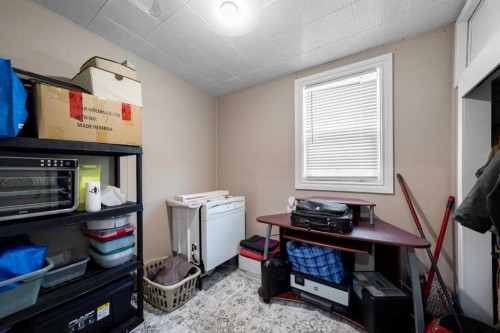 4704 50 Avenue, Killam, AB - Indoor