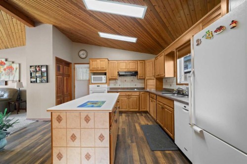 4901 52 Street, Killam, AB - Indoor Photo Showing Kitchen With Double Sink