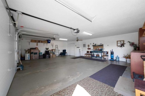 4901 52 Street, Killam, AB - Indoor Photo Showing Garage