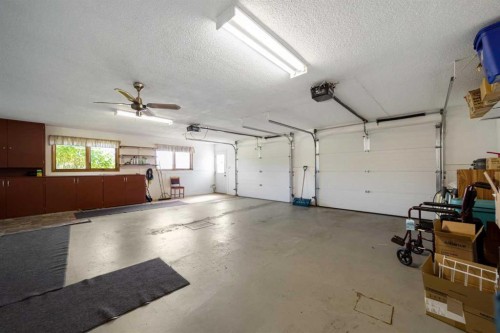 4901 52 Street, Killam, AB - Indoor Photo Showing Garage