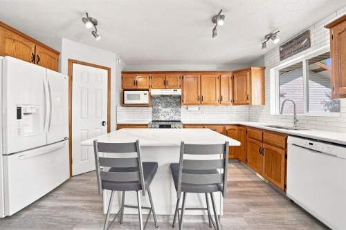 155 Lampard Crescent, Red Deer, AB - Indoor Photo Showing Kitchen