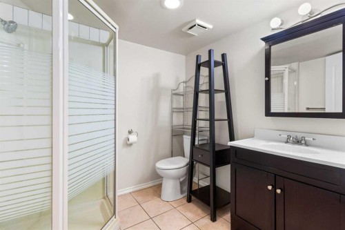 5 Mccullough Crescent, Red Deer, AB - Indoor Photo Showing Bathroom