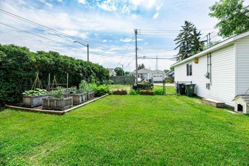 5003 48 Street, Innisfail, AB - Outdoor