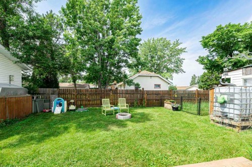 5003 48 Street, Innisfail, AB - Outdoor With Backyard
