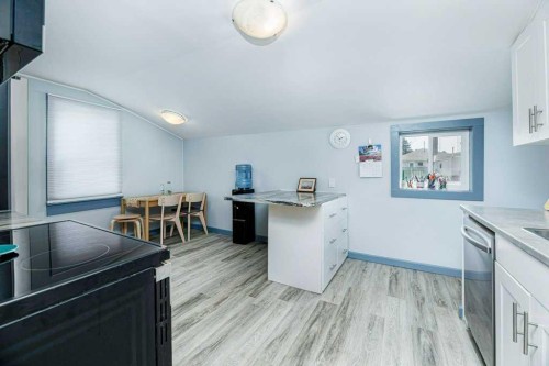 5003 48 Street, Innisfail, AB - Indoor Photo Showing Kitchen