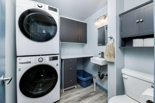 5003 48 Street, Innisfail, AB - Indoor Photo Showing Laundry Room
