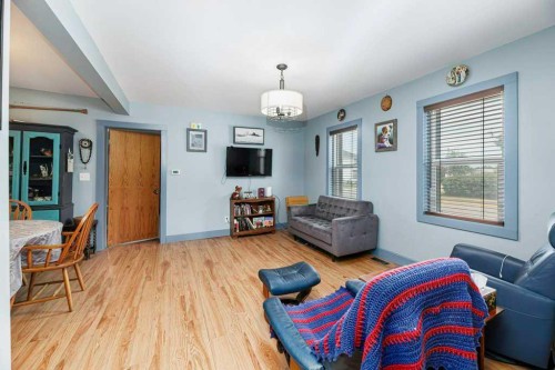 5003 48 Street, Innisfail, AB - Indoor Photo Showing Living Room