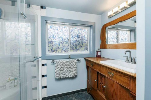 5003 48 Street, Innisfail, AB - Indoor Photo Showing Bathroom