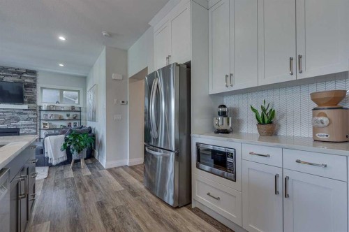 6 Sheep Close, Lacombe, AB 