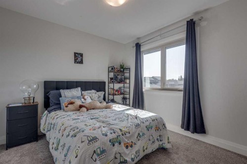 6 Sheep Close, Lacombe, AB 