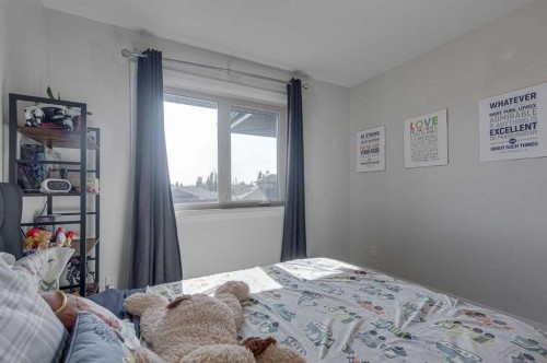 6 Sheep Close, Lacombe, AB 
