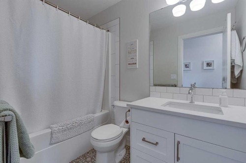 6 Sheep Close, Lacombe, AB 