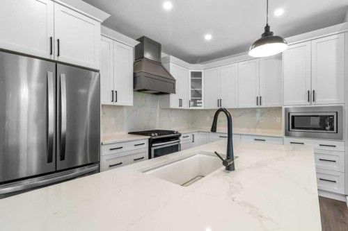 3902 46 Street, Red Deer, AB - Indoor Photo Showing Kitchen With Upgraded Kitchen
