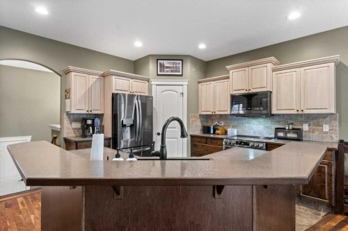 6002 Orr Drive, Red Deer, AB - Indoor Photo Showing Kitchen With Upgraded Kitchen
