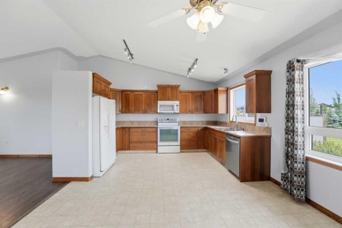 422045 Range Road 10, Rural Ponoka County, AB - Indoor Photo Showing Kitchen