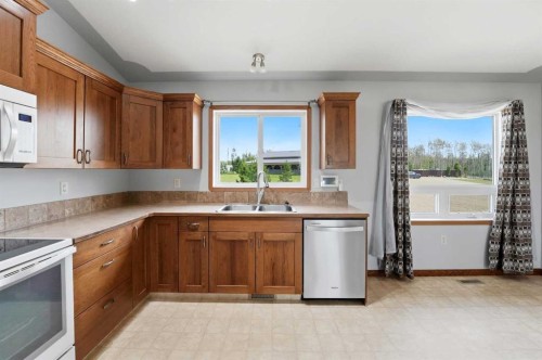 422045 Range Road 10, Rural Ponoka County, AB - Indoor Photo Showing Kitchen With Double Sink