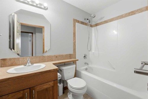 422045 Range Road 10, Rural Ponoka County, AB - Indoor Photo Showing Bathroom