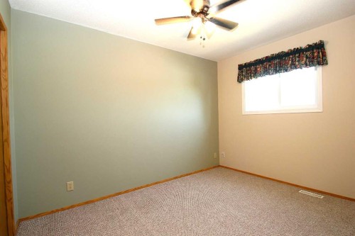 9 Greig Close, Red Deer, AB - Indoor Photo Showing Other Room