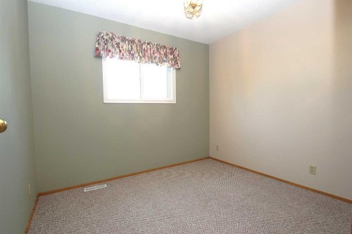 9 Greig Close, Red Deer, AB - Indoor Photo Showing Other Room