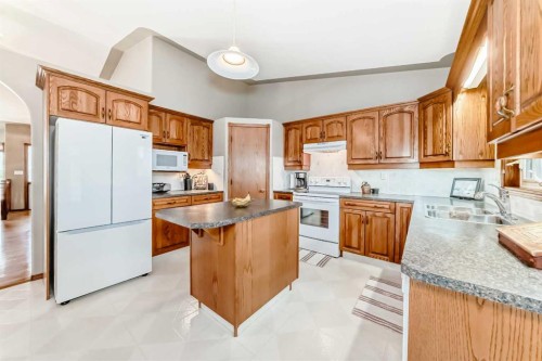15 East Close, Red Deer, AB 