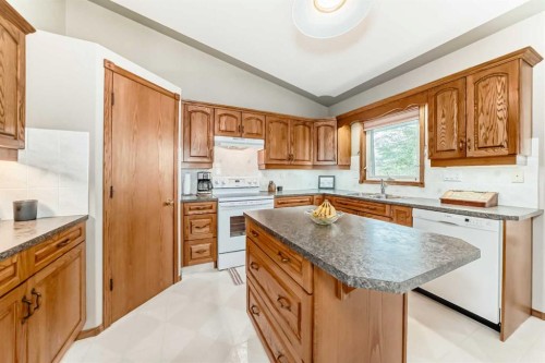 15 East Close, Red Deer, AB 