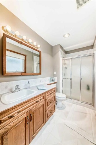 15 East Close, Red Deer, AB 