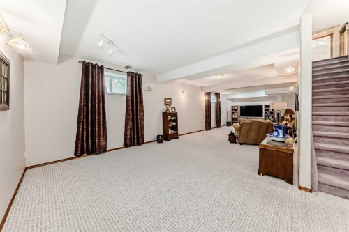 15 East Close, Red Deer, AB 