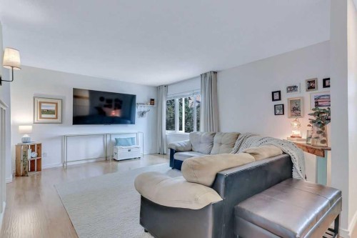 4 Anders Street, Red Deer, AB - Indoor Photo Showing Living Room
