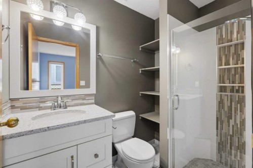 31 Palmer Close, Sylvan Lake, AB - Indoor Photo Showing Bathroom
