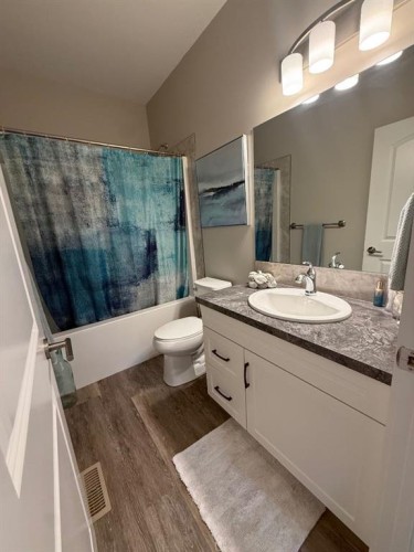 58 Village Crescent, Red Deer, AB - Indoor Photo Showing Bathroom