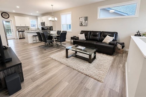 58 Village Crescent, Red Deer, AB - Indoor Photo Showing Living Room