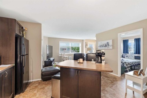 415-31 Jamieson Avenue, Red Deer, AB - Indoor Photo Showing Kitchen