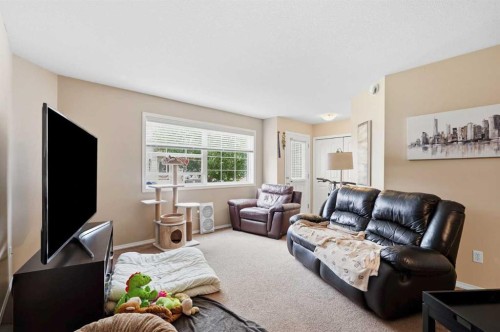 415-31 Jamieson Avenue, Red Deer, AB - Indoor Photo Showing Living Room