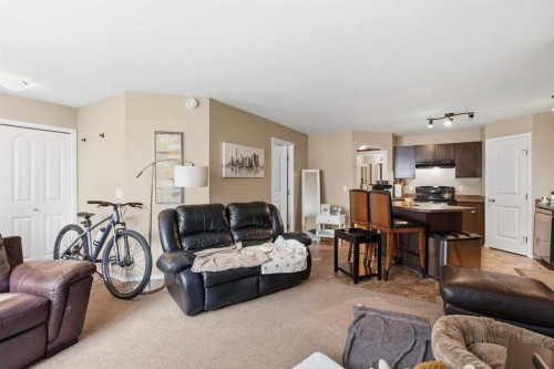 415-31 Jamieson Avenue, Red Deer, AB - Indoor Photo Showing Living Room