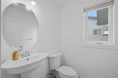 13 Hendrickson Bay, Sylvan Lake, AB - Indoor Photo Showing Bathroom